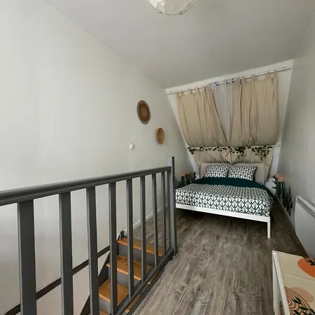 Le Nid - Charmante Petite Maison Avec Balneo Gambais Exterior foto