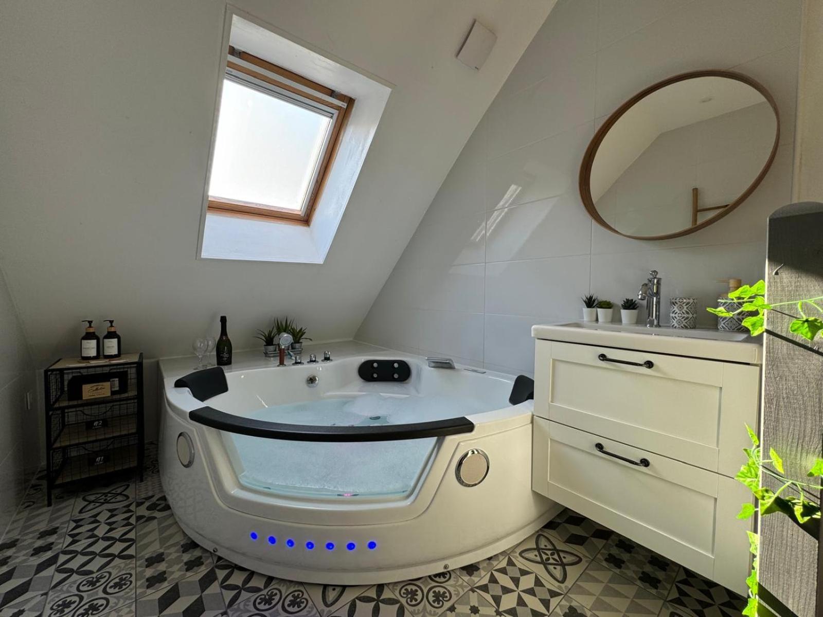 Le Nid - Charmante Petite Maison Avec Balneo